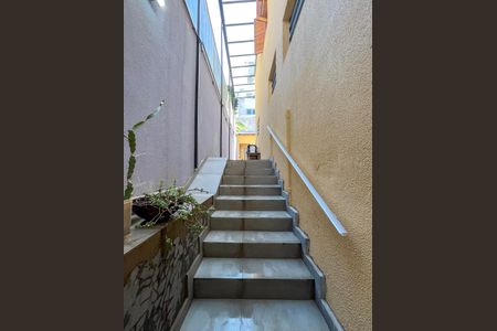 Casa à venda com 190m², 4 quartos e 2 vagasEscada 