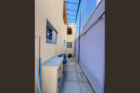 Casa à venda com 190m², 4 quartos e 2 vagasCorredor externo