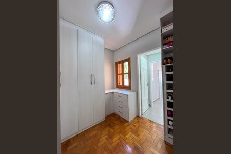Casa à venda com 190m², 4 quartos e 2 vagasCloset