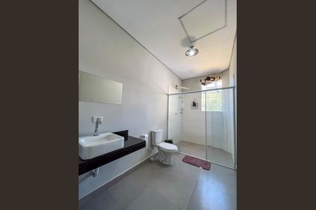 Casa à venda com 190m², 4 quartos e 2 vagasBanheiro 