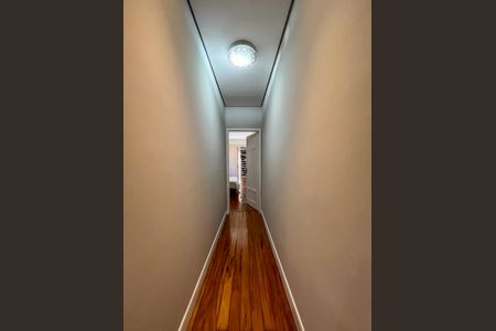 Casa à venda com 190m², 4 quartos e 2 vagasCorredor