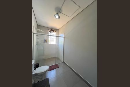Casa à venda com 190m², 4 quartos e 2 vagasBanheiro 