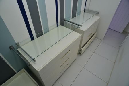 Apartamento para alugar com 100m², 2 quartos e 1 vaga Apartamento para alugar com 100m², 2 quartos e 1 vagaCloset