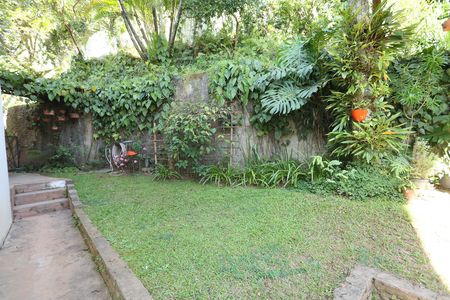 Casa à venda com 328m², 4 quartos e 4 vagas Casa à venda com 328m², 4 quartos e 4 vagascomun