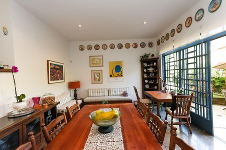 Casa à venda com 328m², 4 quartos e 4 vagas Casa à venda com 328m², 4 quartos e 4 vagasSala 3