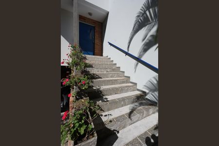 Casa à venda com 328m², 4 quartos e 4 vagas Casa à venda com 328m², 4 quartos e 4 vagasFachada