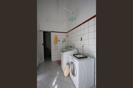 Casa à venda com 328m², 4 quartos e 4 vagas Casa à venda com 328m², 4 quartos e 4 vagasÁrea de Serviço