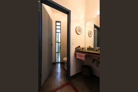 Casa à venda com 328m², 4 quartos e 4 vagas Casa à venda com 328m², 4 quartos e 4 vagaslavabo