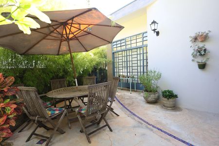 Casa à venda com 328m², 4 quartos e 4 vagas Casa à venda com 328m², 4 quartos e 4 vagasvaranda