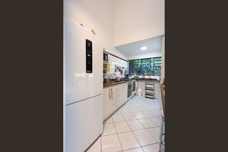 Casa à venda com 328m², 4 quartos e 4 vagas Casa à venda com 328m², 4 quartos e 4 vagascozinha