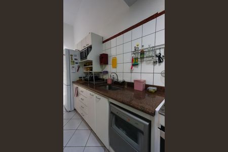 Casa à venda com 328m², 4 quartos e 4 vagas Casa à venda com 328m², 4 quartos e 4 vagascozinha