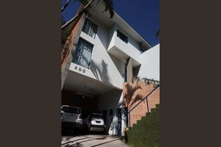Casa à venda com 328m², 4 quartos e 4 vagas Casa à venda com 328m², 4 quartos e 4 vagasFachada