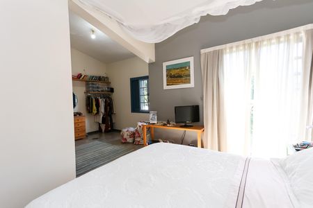 Casa à venda com 328m², 4 quartos e 4 vagas Casa à venda com 328m², 4 quartos e 4 vagassuíte 3