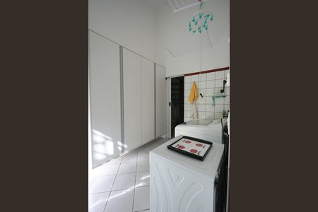 Casa à venda com 328m², 4 quartos e 4 vagas Casa à venda com 328m², 4 quartos e 4 vagasÁrea de Serviço