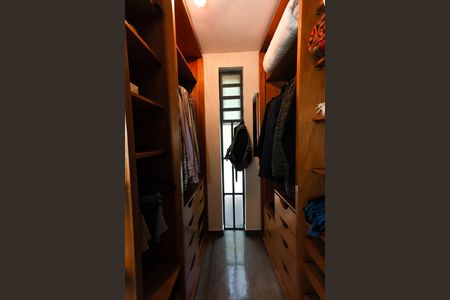 Casa à venda com 328m², 4 quartos e 4 vagas Casa à venda com 328m², 4 quartos e 4 vagascloset 1 da Suíte 3