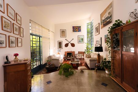 Casa à venda com 328m², 4 quartos e 4 vagas Casa à venda com 328m², 4 quartos e 4 vagasSala 2