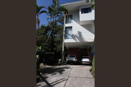 Casa à venda com 328m², 4 quartos e 4 vagas Casa à venda com 328m², 4 quartos e 4 vagasGaragem