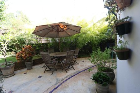 Casa à venda com 328m², 4 quartos e 4 vagas Casa à venda com 328m², 4 quartos e 4 vagasvaranda