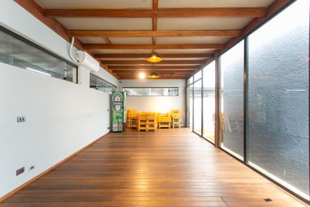 Apartamento para alugar com 48m², 2 quartos e 1 vaga Apartamento para alugar com 48m², 2 quartos e 1 vagaÁrea comum - Churrasqueira