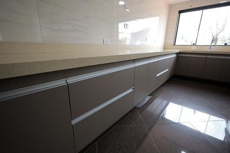 Casa à venda com 310m², 3 quartos e 6 vagas Casa à venda com 310m², 3 quartos e 6 vagasCozinha