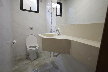 Casa à venda com 310m², 3 quartos e 6 vagas Casa à venda com 310m², 3 quartos e 6 vagasBanheiro