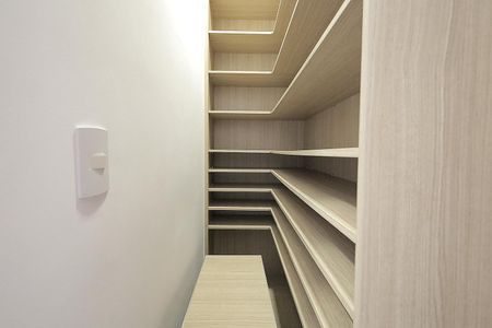 Casa à venda com 310m², 3 quartos e 6 vagas Casa à venda com 310m², 3 quartos e 6 vagasArmário
