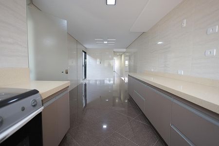 Casa à venda com 310m², 3 quartos e 6 vagas Casa à venda com 310m², 3 quartos e 6 vagasCozinha