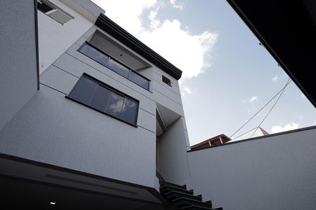 Casa à venda com 310m², 3 quartos e 6 vagas Casa à venda com 310m², 3 quartos e 6 vagasFachada