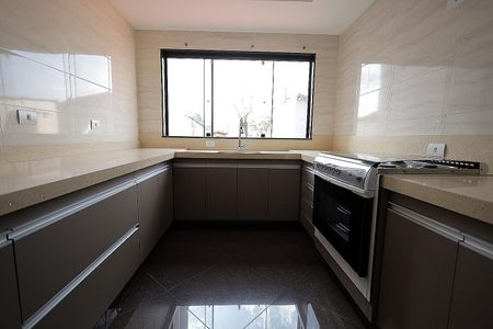 Casa à venda com 310m², 3 quartos e 6 vagas Casa à venda com 310m², 3 quartos e 6 vagasCozinha