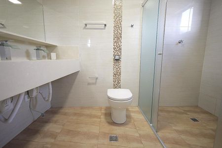 Casa à venda com 310m², 3 quartos e 6 vagas Casa à venda com 310m², 3 quartos e 6 vagasBanheiro Suíte