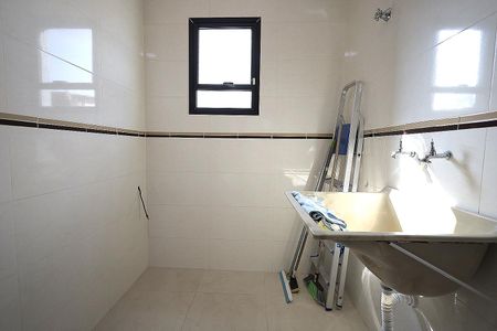 Casa à venda com 310m², 3 quartos e 6 vagas Casa à venda com 310m², 3 quartos e 6 vagasÁrea de Serviço