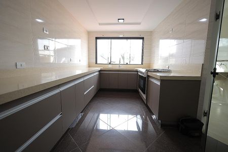 Casa à venda com 310m², 3 quartos e 6 vagas Casa à venda com 310m², 3 quartos e 6 vagasCozinha