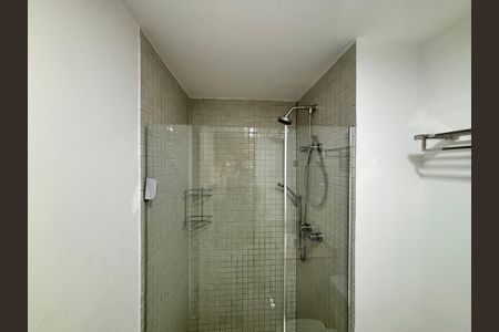 Banheiro  de kitnet/studio à venda com 1 quarto, 31m² em Pinheiros, São Paulo