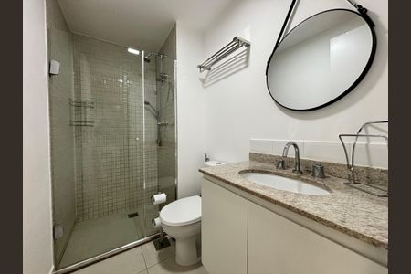 Banheiro  de kitnet/studio à venda com 1 quarto, 31m² em Pinheiros, São Paulo