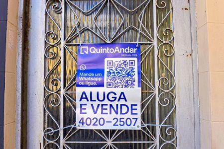 Casa à venda com 89m², 2 quartos e sem vaga Casa à venda com 89m², 2 quartos e sem vagaFachada do Prédio com placa