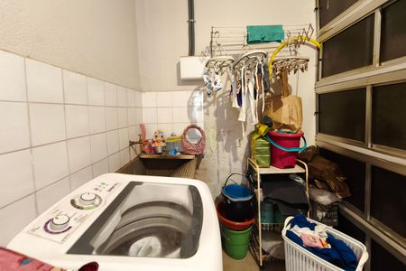 Casa à venda com 166m², 4 quartos e 3 vagas Casa à venda com 166m², 4 quartos e 3 vagasÁrea de Serviço