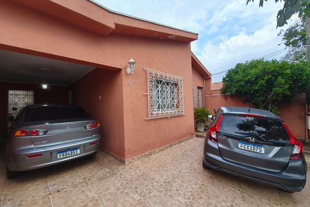 Casa à venda com 166m², 4 quartos e 3 vagas Casa à venda com 166m², 4 quartos e 3 vagasQuintal - Garagem