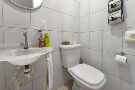 Casa à venda com 166m², 4 quartos e 3 vagas Casa à venda com 166m², 4 quartos e 3 vagasBanheiro de serviço