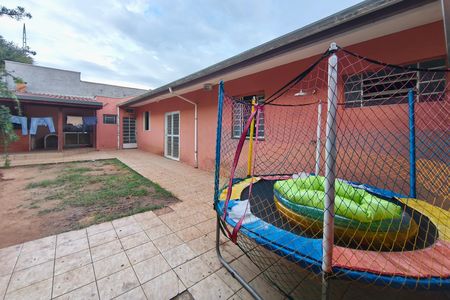Casa à venda com 166m², 4 quartos e 3 vagas Casa à venda com 166m², 4 quartos e 3 vagasQuintal