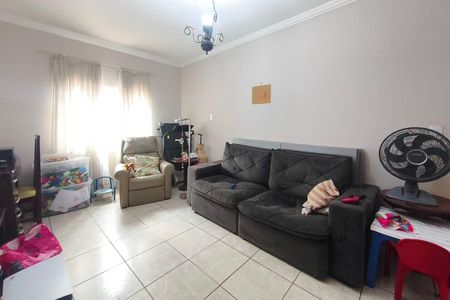 Casa à venda com 166m², 4 quartos e 3 vagas Casa à venda com 166m², 4 quartos e 3 vagas Sala de TV