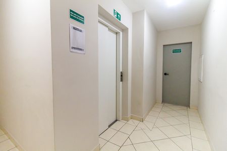 Apartamento à venda com 51m², 2 quartos e sem vaga Apartamento à venda com 51m², 2 quartos e sem vagaHall