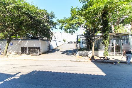 Apartamento à venda com 51m², 2 quartos e sem vaga Apartamento à venda com 51m², 2 quartos e sem vagaFachada + Placa