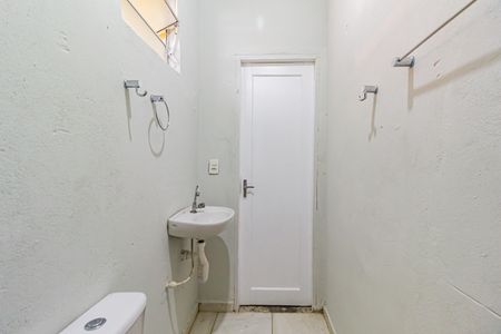 Casa para alugar com 39m², 1 quarto e 1 vaga Casa para alugar com 39m², 1 quarto e 1 vagaBanheiro