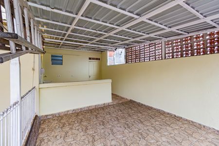 Casa para alugar com 39m², 1 quarto e 1 vaga Casa para alugar com 39m², 1 quarto e 1 vagaVaranda