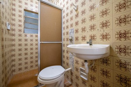 Banheiro de casa para alugar com 1 quarto, 55m² em Americanópolis, São Paulo