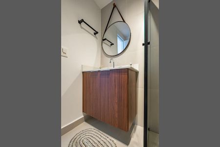 Banheiro de apartamento para alugar com 1 quarto, 32m² em Pinheiros, São Paulo