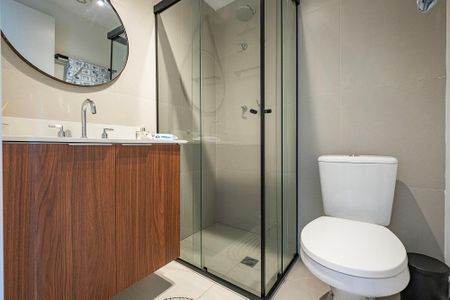 Banheiro de apartamento para alugar com 1 quarto, 32m² em Pinheiros, São Paulo