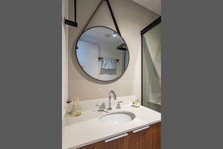 Banheiro de apartamento para alugar com 1 quarto, 32m² em Pinheiros, São Paulo