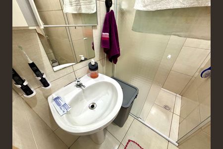 Casa à venda com 63m², 2 quartos e 1 vaga Casa à venda com 63m², 2 quartos e 1 vagaBanheiro