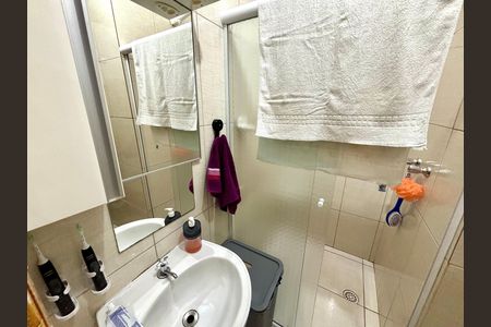 Casa à venda com 63m², 2 quartos e 1 vaga Casa à venda com 63m², 2 quartos e 1 vagaBanheiro